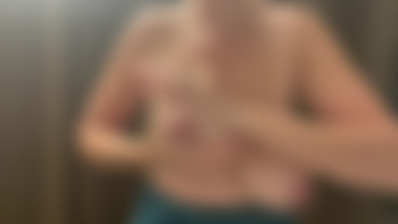 Bumpinbaccas/Bumpinbaccas_Sucking-and-spraying-breastmilk.mp4